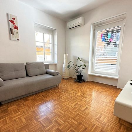 Charming Starry Night Apartment 류블랴나 외부 사진