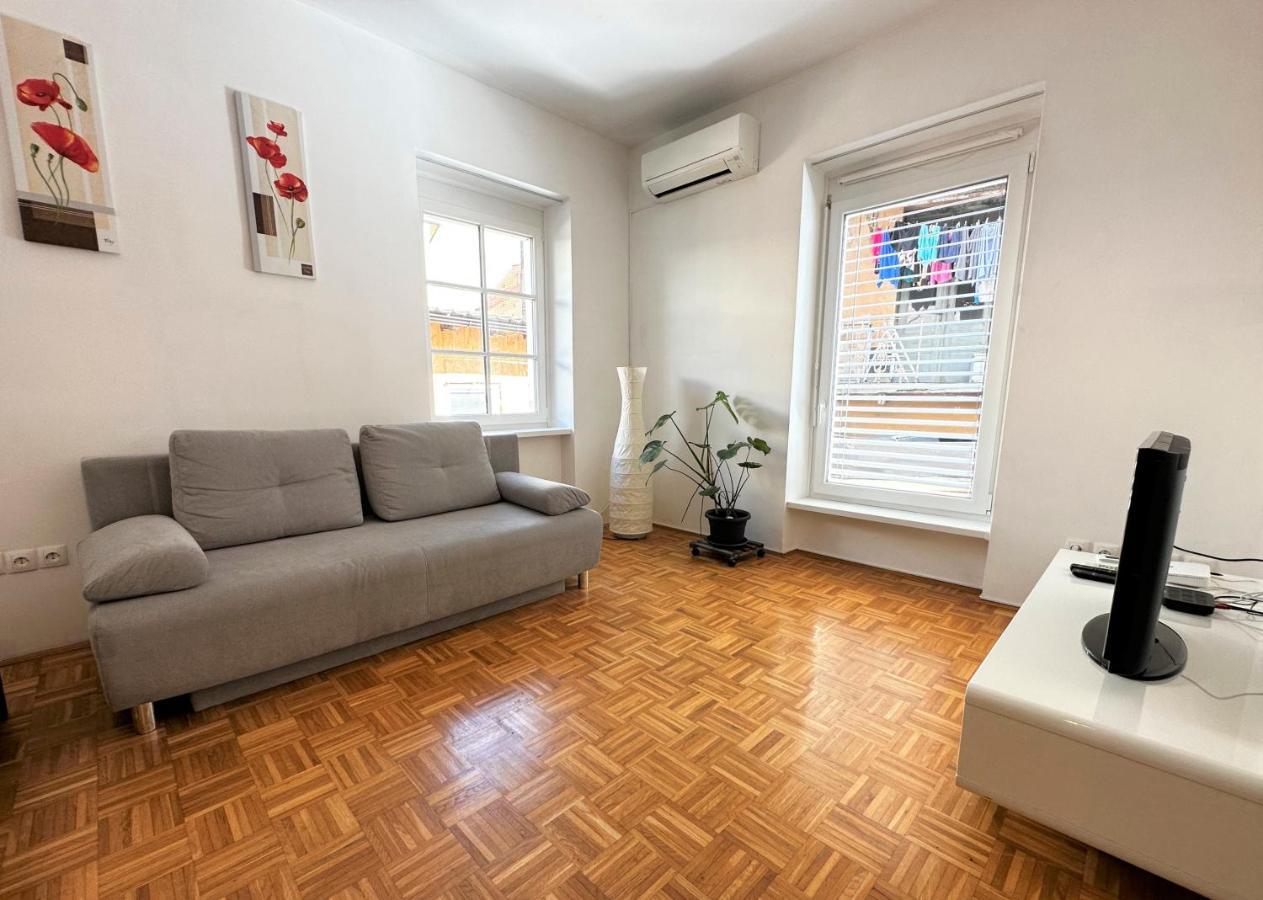 Charming Starry Night Apartment 류블랴나 외부 사진
