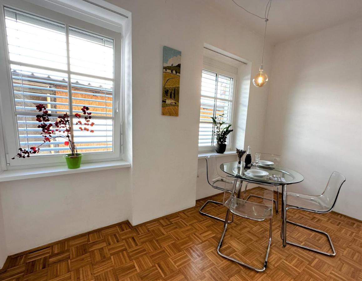 Charming Starry Night Apartment 류블랴나 외부 사진