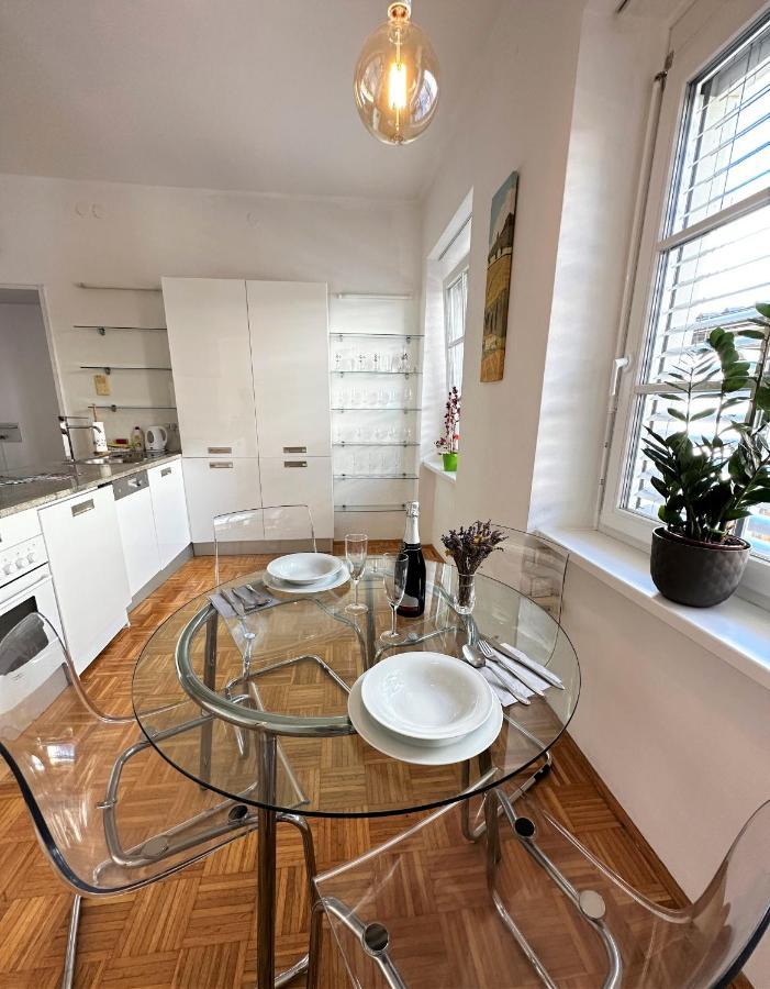 Charming Starry Night Apartment 류블랴나 외부 사진